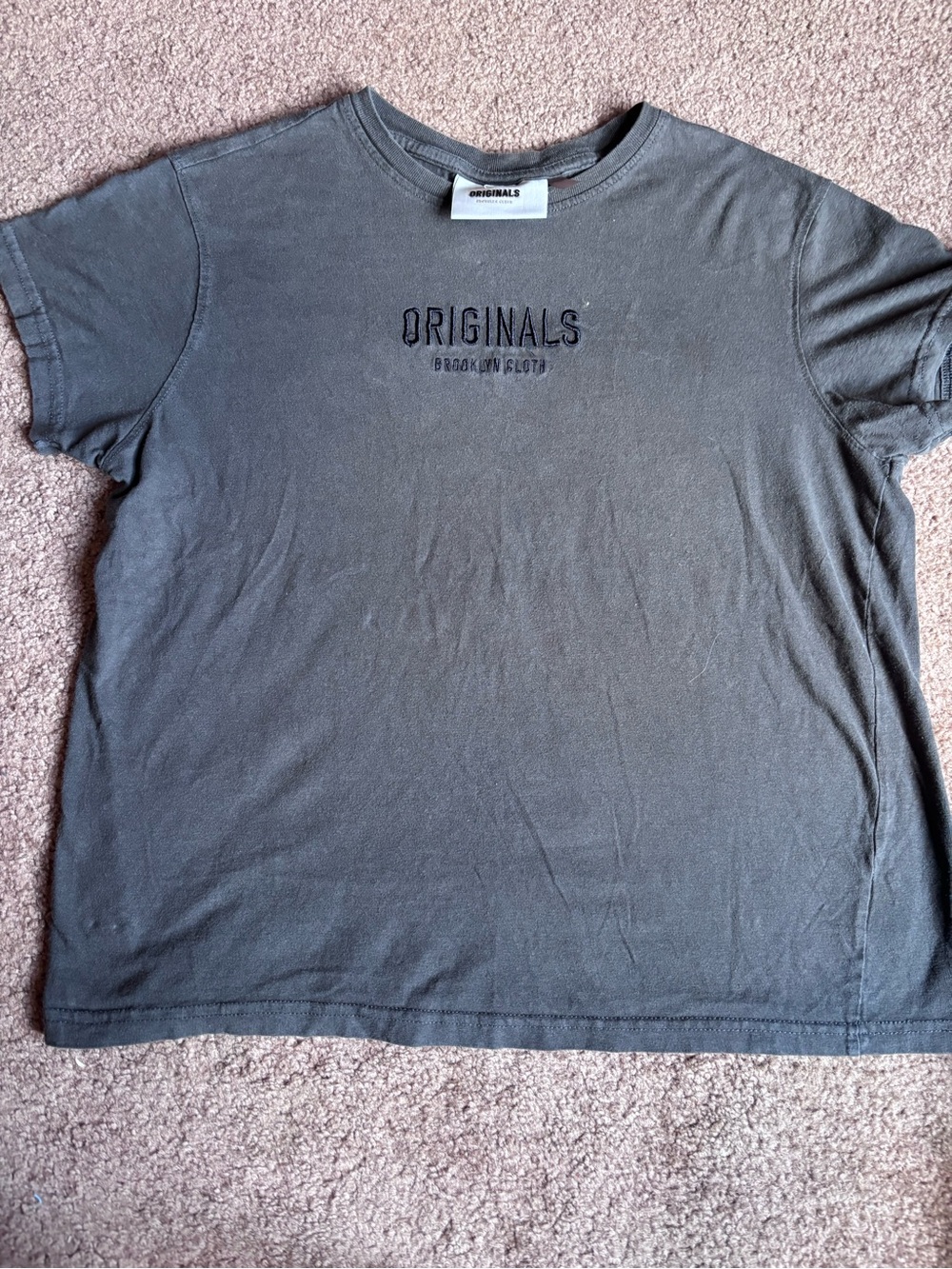 Short Sleeve Crewneck Tee in Charcoal Gray